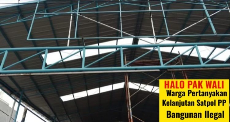 Foto petugas Satpol PP Kecamatan Pinang saat meninjau lokasi bangunan di Jalan MH Thamrin Panunggangan yang dilaporkan warga tidak memiliki izin PBG namun belum dilakukan penyegelan