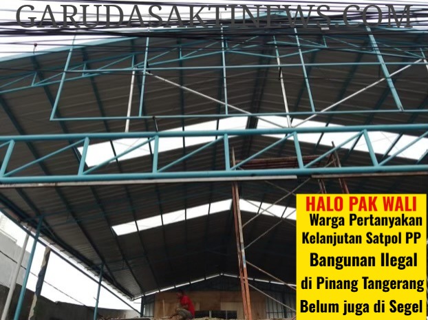 Foto petugas Satpol PP Kecamatan Pinang saat meninjau lokasi bangunan di Jalan MH Thamrin Panunggangan yang dilaporkan warga tidak memiliki izin PBG namun belum dilakukan penyegelan