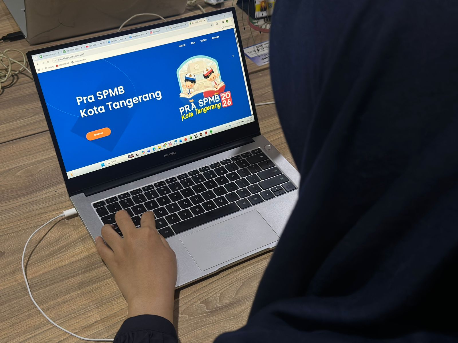 Dashboard pemantauan server Diskominfo Kota Tangerang yang menunjukkan stabilitas trafik selama proses Pra-SPMB 2026.