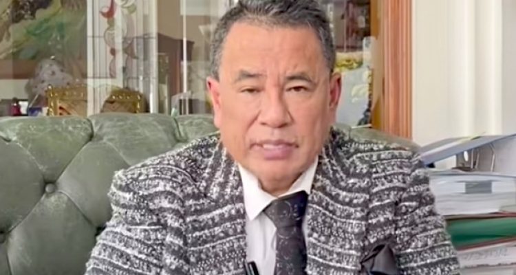 engacara kondang Hotman Paris Hutapea resmi merilis permohonan maaf tertulis dan lisan kepada Presiden RI, Jaksa Agung, Kapolri, Kapolda Metro Jaya, serta organisasi pers nasional menyusul ucapan kontroversialnya pada Jumat (17/7/2026) lalu.