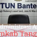 Papan informasi kehadiran Sekda Tangerang yang tidak sinkron dengan fakta di lapangan memicu sorotan publik di tengah bergulirnya gugatan hukum sengketa aset.