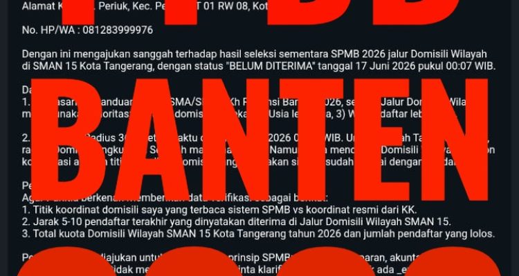 Orang tua calon siswa menunjukkan berkas Kartu Keluarga dan surat sanggahan resmi di depan gerbang SMAN 15 Kota Tangerang sebagai protes atas sistem zonasi PPDB Banten 2026.