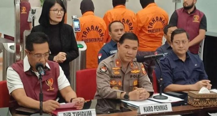 Direktur Tipid PPA-PPO Bareskrim Polri Brigjen Pol. Dr. Nurul Azizah saat memimpin konferensi pers.