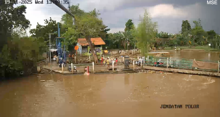Aliran Kali Angke di sekitar Bendungan Polor Cipondoh Tangerang yang menjadi fokus evaluasi teknis penanggulangan banjir oleh Pemkot Tangerang dan BBWS.