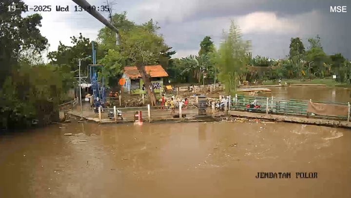 Aliran Kali Angke di sekitar Bendungan Polor Cipondoh Tangerang yang menjadi fokus evaluasi teknis penanggulangan banjir oleh Pemkot Tangerang dan BBWS.
